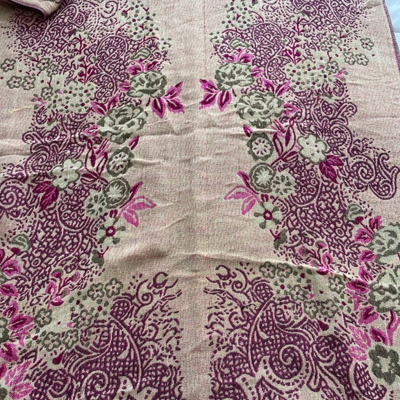 Pashmina - Picture 2 of 3